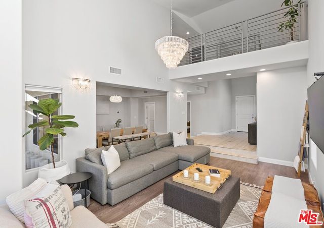 23218 Runnymede Street, West Hills, CA 91307