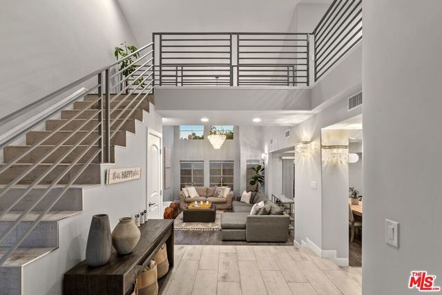 23218 Runnymede Street, West Hills, CA 91307