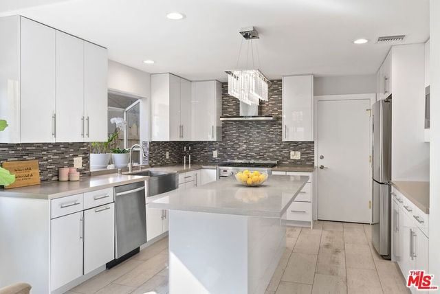 23218 Runnymede Street, West Hills, CA 91307