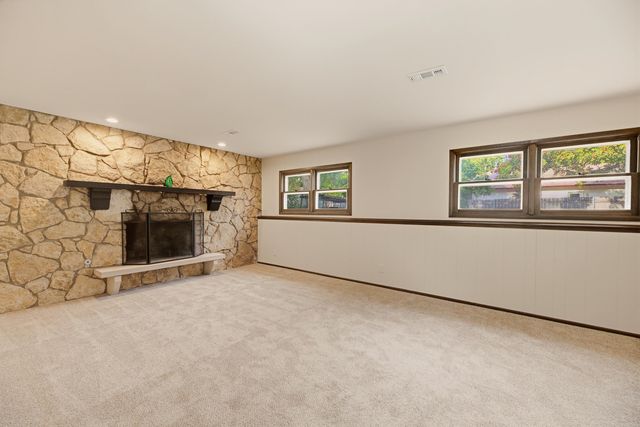 1383 N Caddy Ln, Wichita, KS 67212