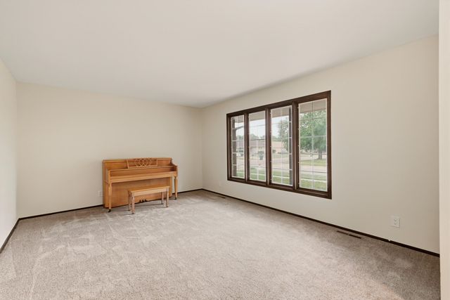 1383 N Caddy Ln, Wichita, KS 67212