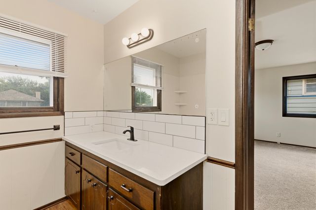 1383 N Caddy Ln, Wichita, KS 67212