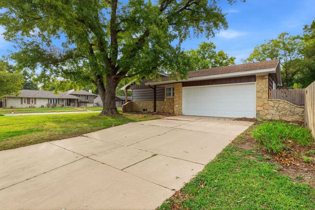1383 N Caddy Ln, Wichita, KS 67212