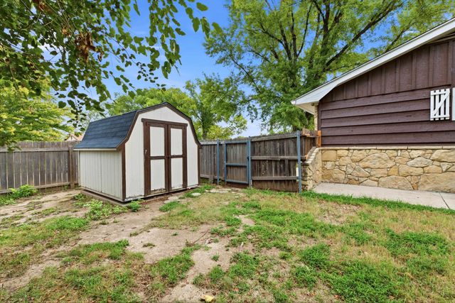 1383 N Caddy Ln, Wichita, KS 67212