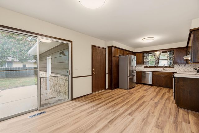 1383 N Caddy Ln, Wichita, KS 67212