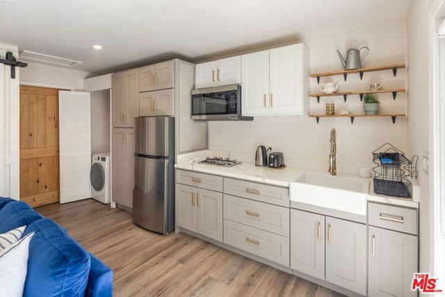 1165 Coldwater Canyon Drive, Beverly Hills, CA 90210