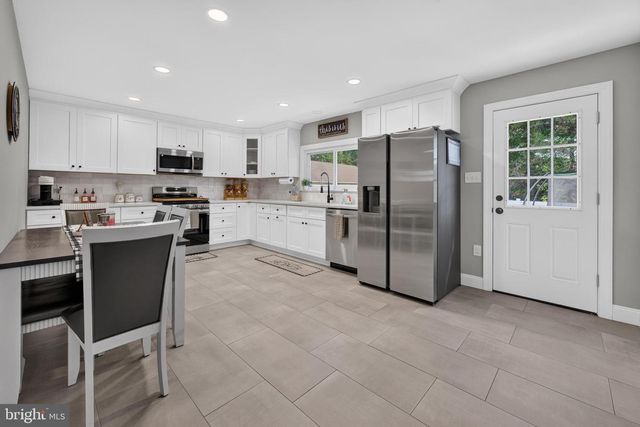 212 SUMMIT AVE, Blackwood, NJ 08012