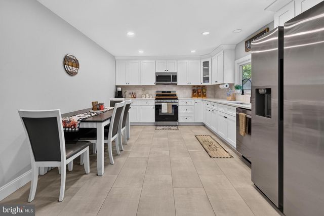 212 SUMMIT AVE, Blackwood, NJ 08012