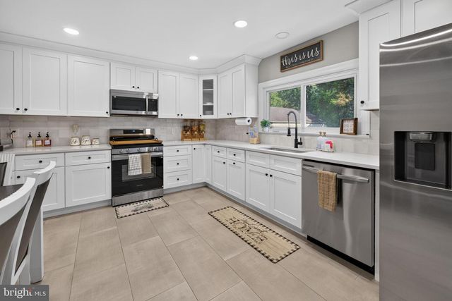 212 SUMMIT AVE, Blackwood, NJ 08012