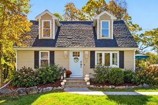 1 Alder St, Medway, MA 02053