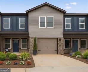 312 Beau Claire Circle, Byron, GA 31008