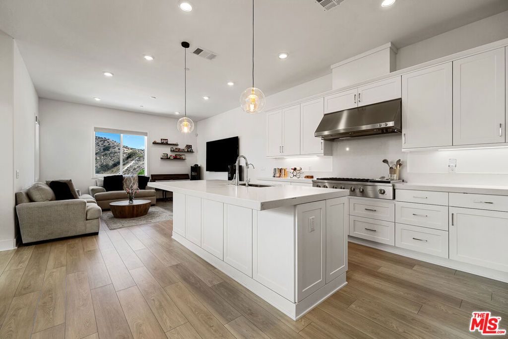 27124 Skyland Way, Valencia, CA 91381 — exterior