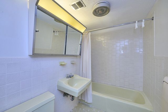 56 Coffey St 10, Boston, MA 02122