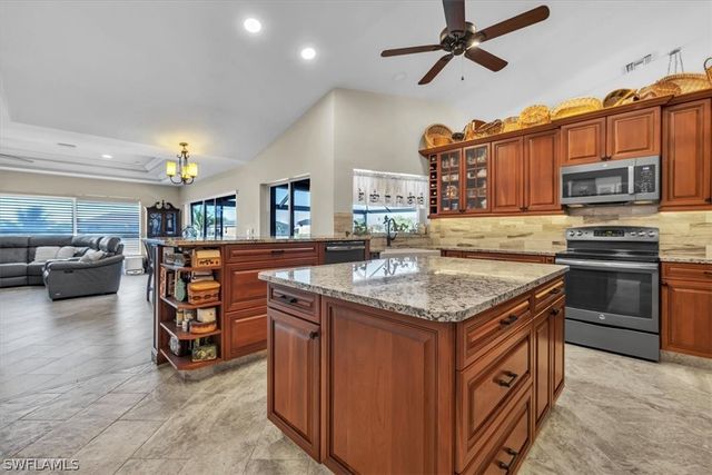 330 NE 20th ST, Cape Coral, FL 33909