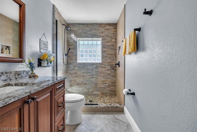 330 NE 20th ST, Cape Coral, FL 33909