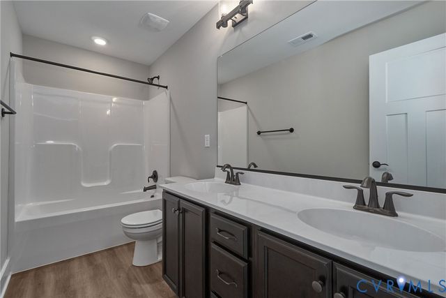 19 Somerset Bluff Ct, Glen Allen, VA 23059