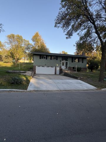 1308 Oak Drive, Montevideo, MN 56265