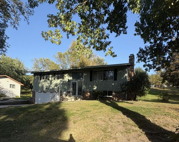 1308 Oak Drive, Montevideo, MN 56265