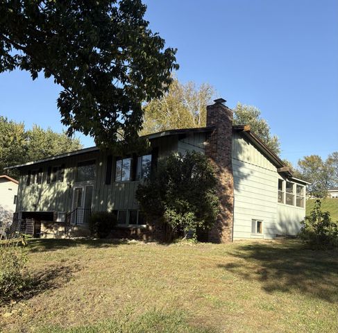 1308 Oak Drive, Montevideo, MN 56265