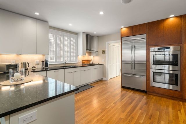 16 York Terrace, Brookline, MA 02446