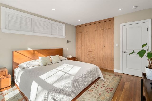 16 York Terrace, Brookline, MA 02446