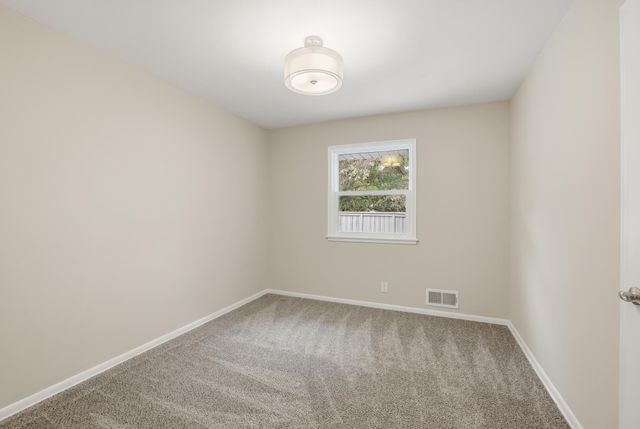 255 County Road C2 W, Roseville, MN 55113