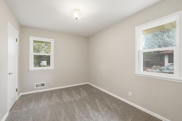 255 County Road C2 W, Roseville, MN 55113