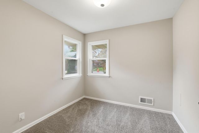 255 County Road C2 W, Roseville, MN 55113