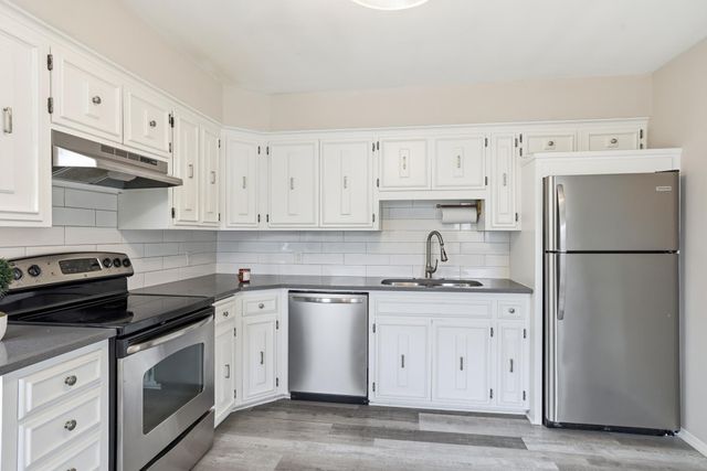 255 County Road C2 W, Roseville, MN 55113