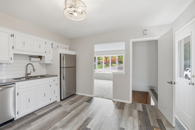 255 County Road C2 W, Roseville, MN 55113