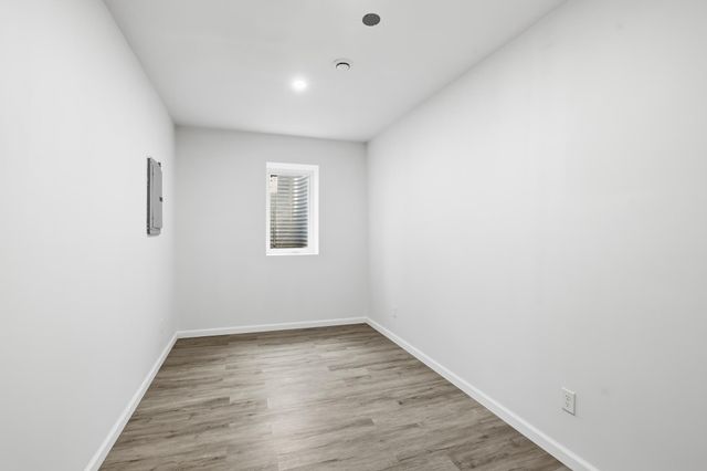 255 County Road C2 W, Roseville, MN 55113