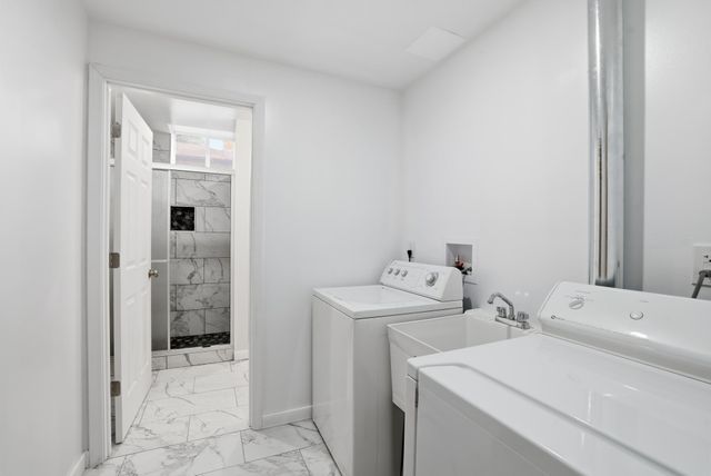 255 County Road C2 W, Roseville, MN 55113