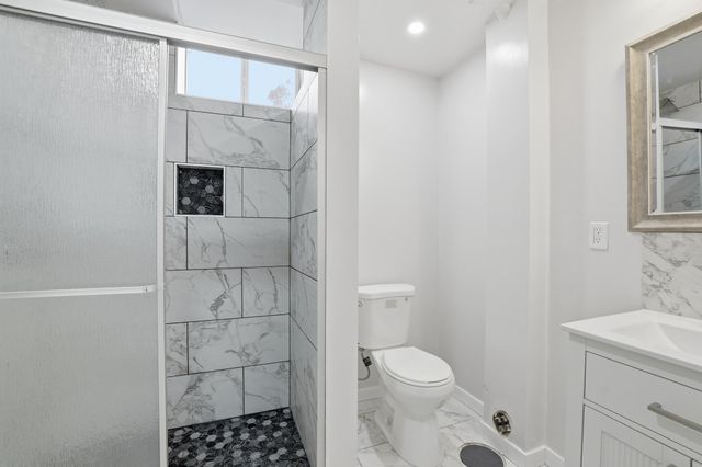 255 County Road C2 W, Roseville, MN 55113