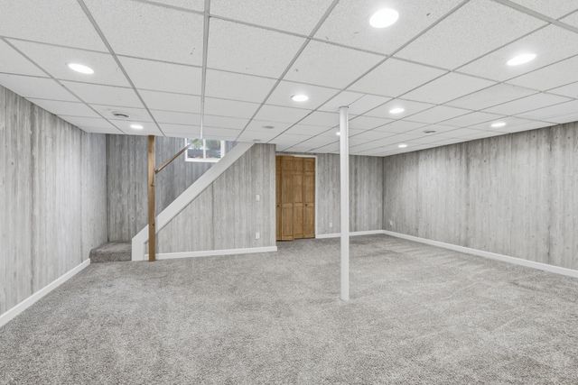 255 County Road C2 W, Roseville, MN 55113