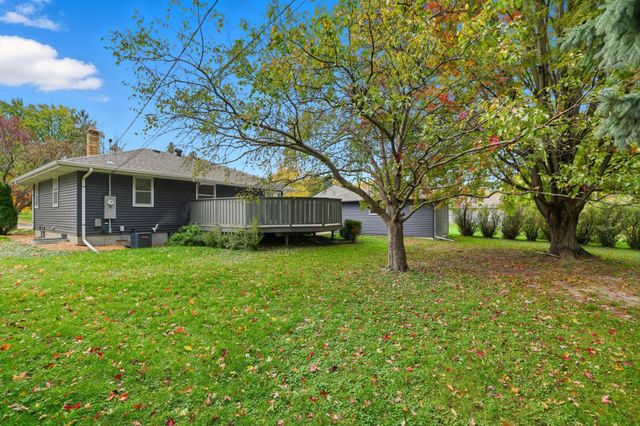 255 County Road C2 W, Roseville, MN 55113