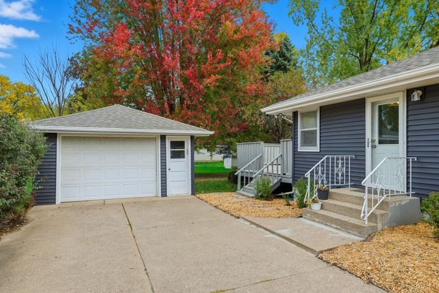 255 County Road C2 W, Roseville, MN 55113