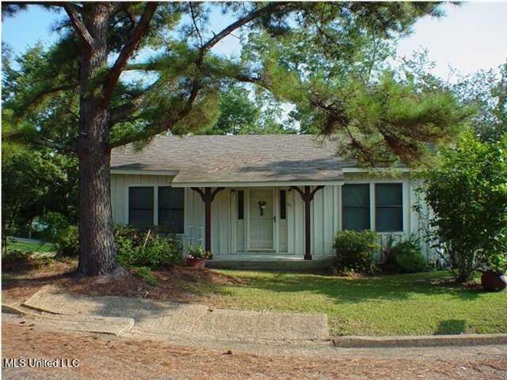 101 NE 3rd Street, Magee, MS 39111