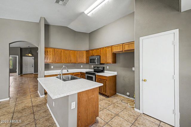 8613 W CROWN KING Road, Tolleson, AZ 85353