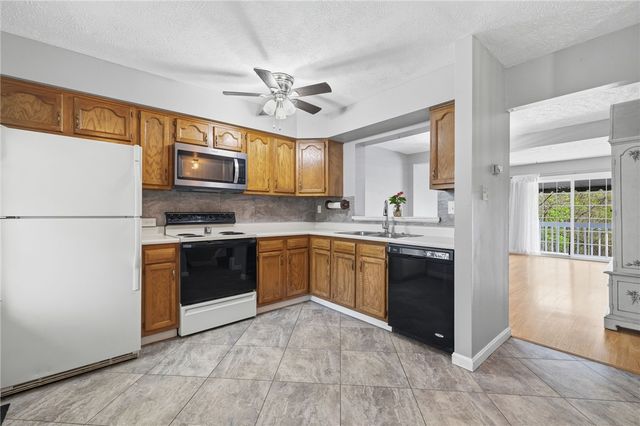 156 Meadowview Dr, North Strabane, PA 15317