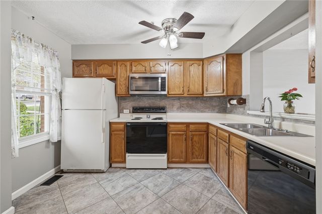 156 Meadowview Dr, North Strabane, PA 15317