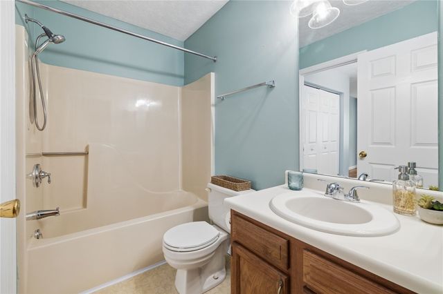 156 Meadowview Dr, North Strabane, PA 15317