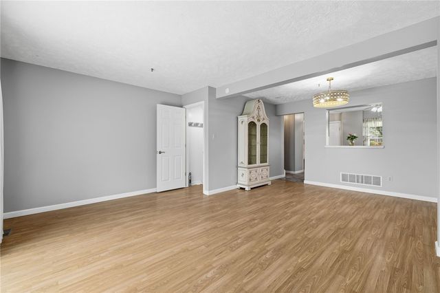 156 Meadowview Dr, North Strabane, PA 15317