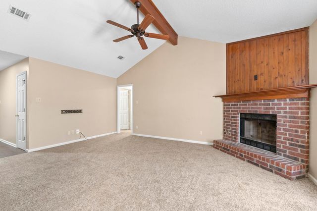 64 Creekwood, Jacksonville, AR 72076