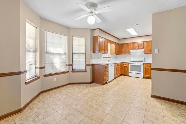 64 Creekwood, Jacksonville, AR 72076