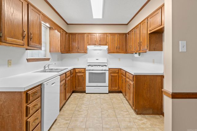 64 Creekwood, Jacksonville, AR 72076