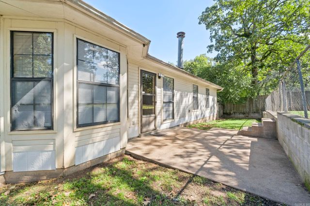 64 Creekwood, Jacksonville, AR 72076