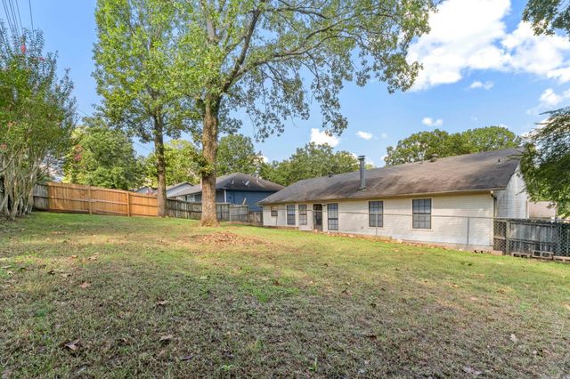 64 Creekwood, Jacksonville, AR 72076