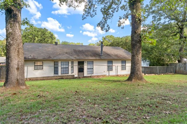 64 Creekwood, Jacksonville, AR 72076