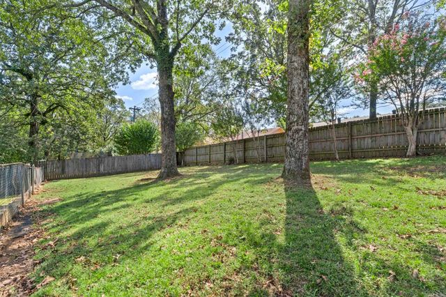 64 Creekwood, Jacksonville, AR 72076