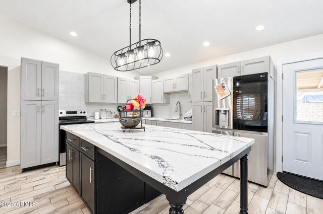 7139 W EARLL Drive, Phoenix, AZ 85033